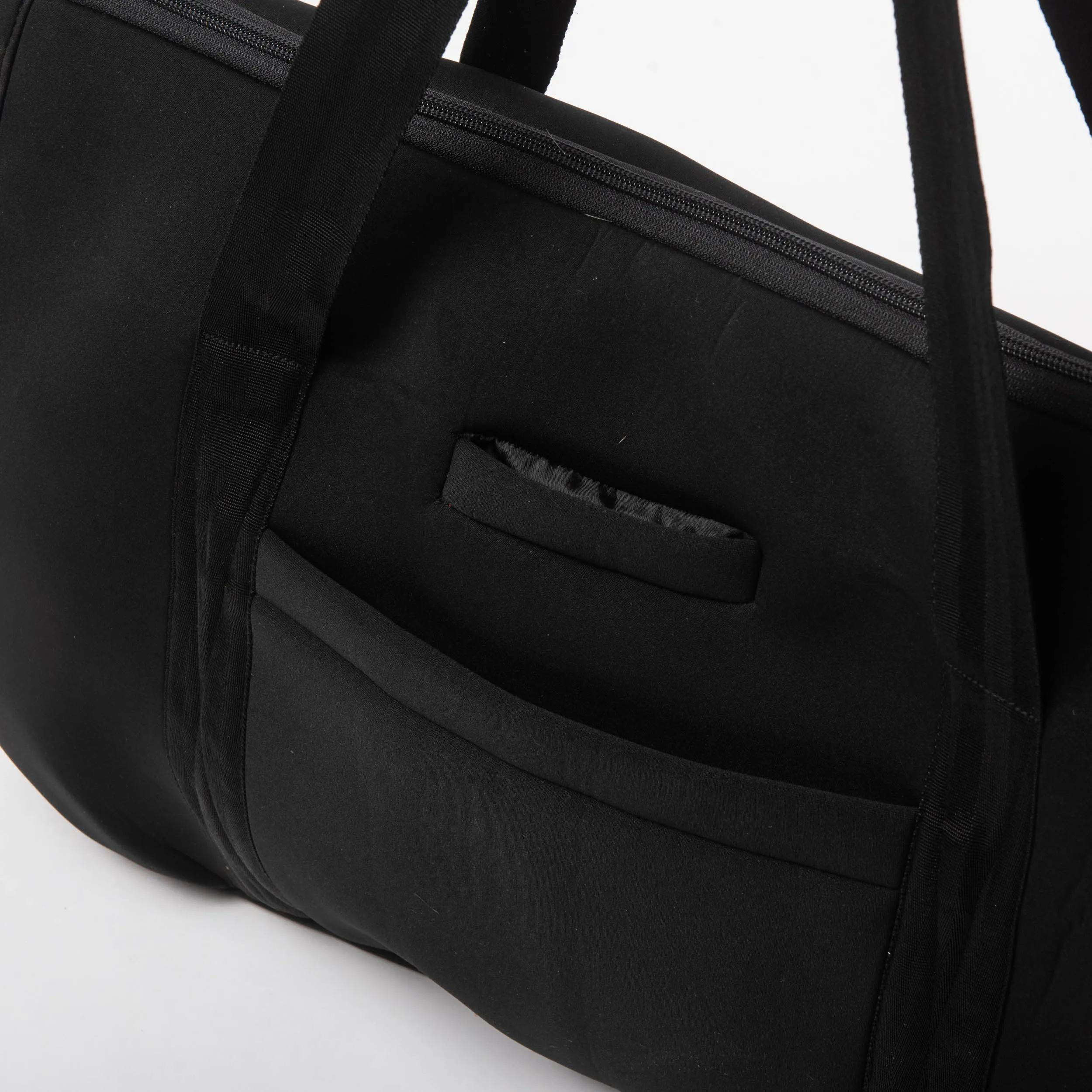 Captivate Gym Bag (Black)