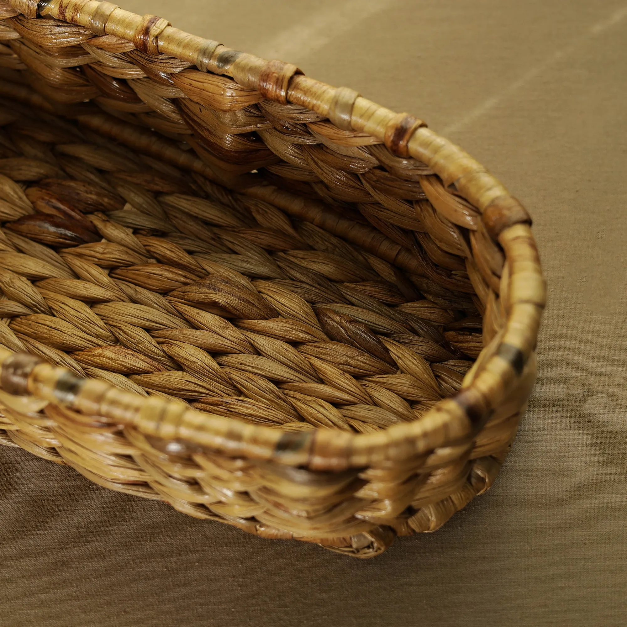 Eco-Friendly Water Hyacinth Oval Tray 02