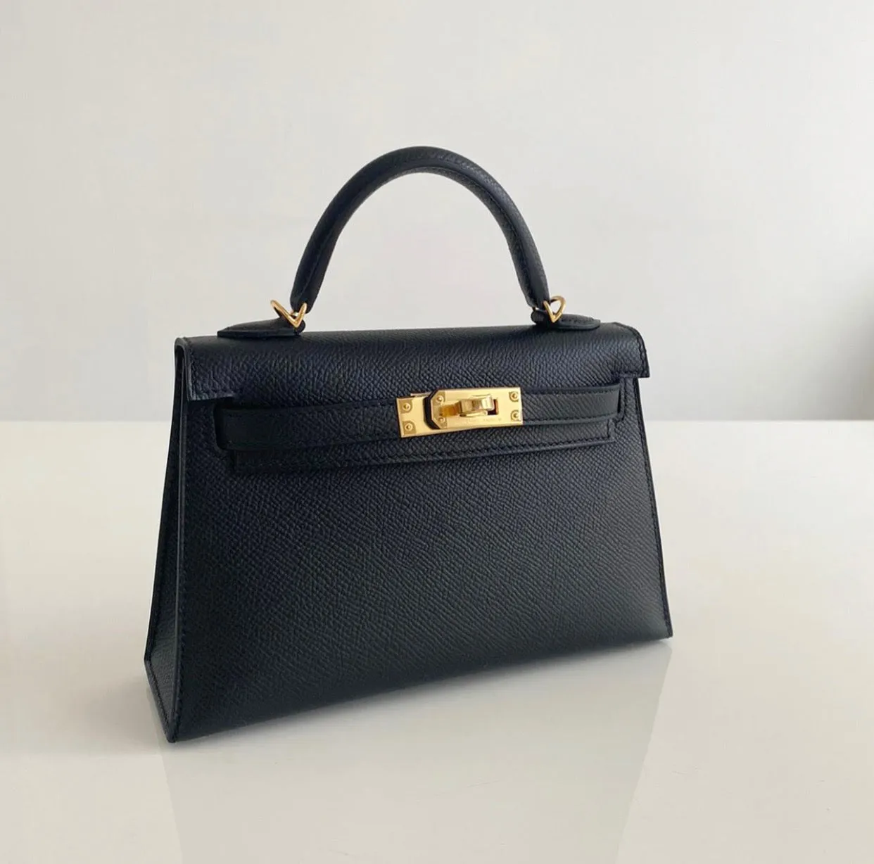 Hermès Kelly 20 Black Epsom Gold Hardware