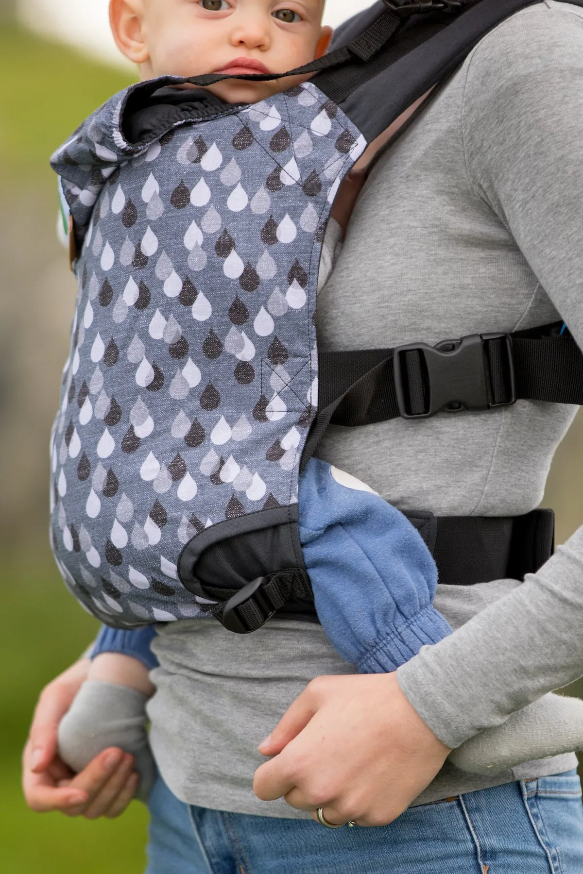 KahuBaby Carrier - Jojo Coco Design - Grey Lakeland Rain