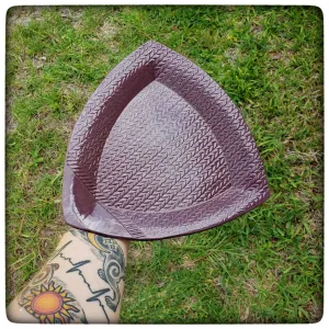 Knit Stitch triangle dish (8.5 inch)