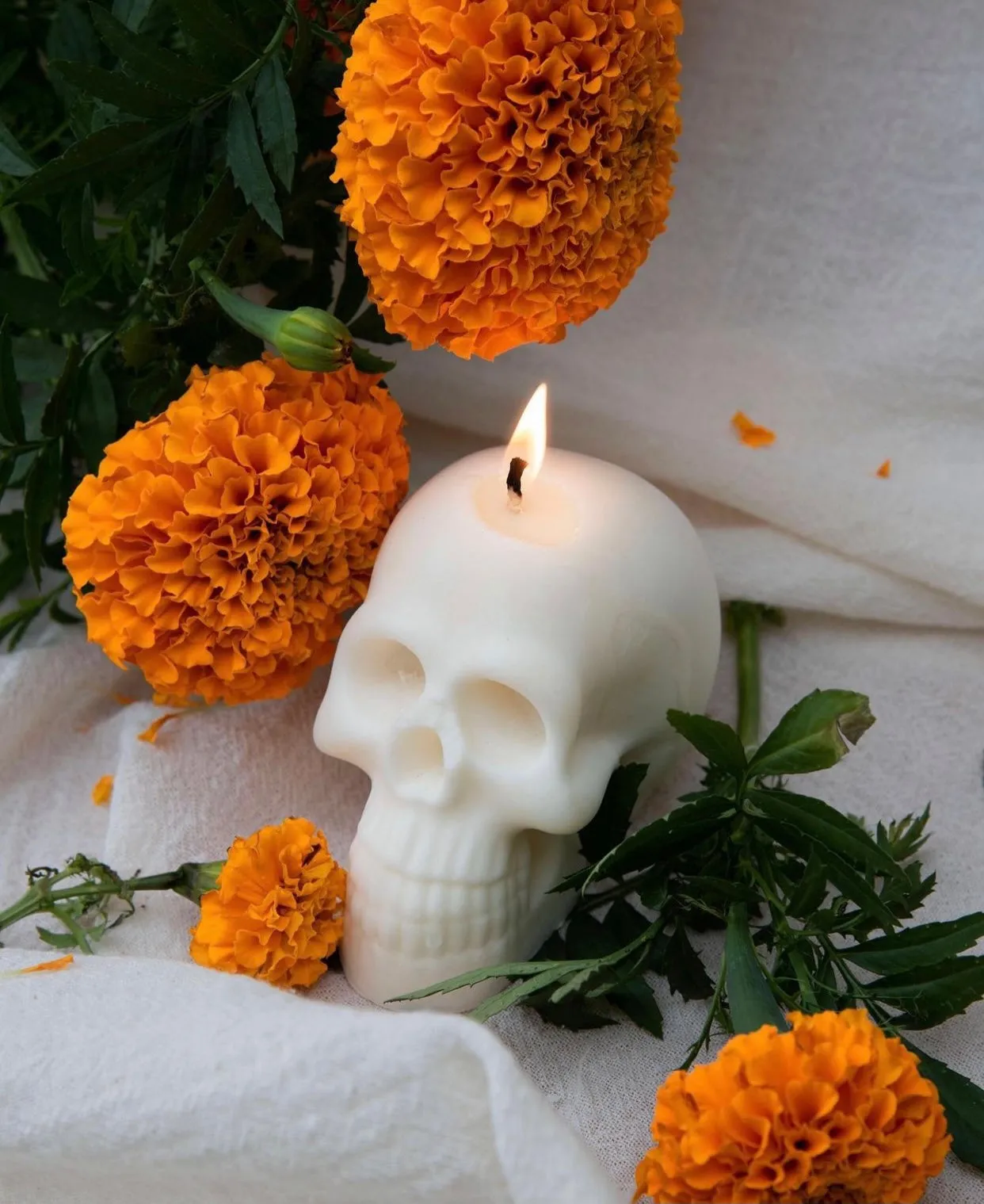 Skull Soy Wax  Candle,  Gothic Skull Candle, Unique Design, Spooky Halloween Decor, Dark Aesthetic Home Accessory, Alternative Candle Gift, Creepy Wax Sculpture, Unusual Home Decor, Gothic Gift Idea, Intricate Skull Detail, Handcrafted Candle Art