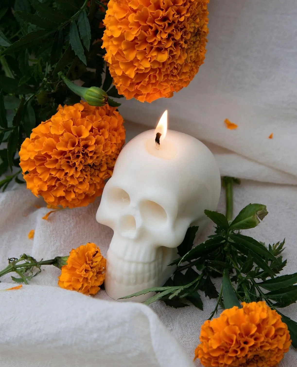 Skull Soy Wax  Candle,  Gothic Skull Candle, Unique Design, Spooky Halloween Decor, Dark Aesthetic Home Accessory, Alternative Candle Gift, Creepy Wax Sculpture, Unusual Home Decor, Gothic Gift Idea, Intricate Skull Detail, Handcrafted Candle Art