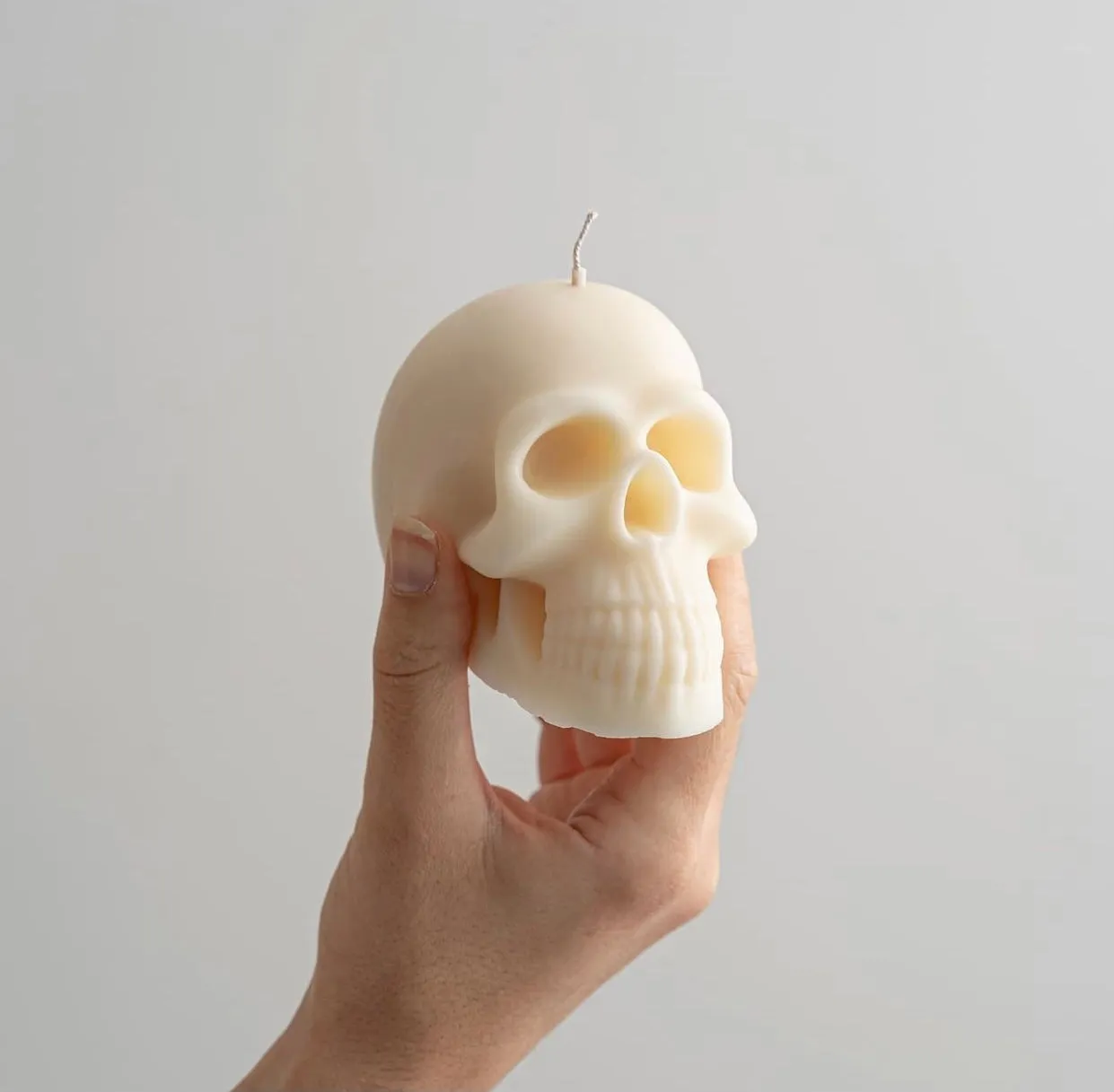 Skull Soy Wax  Candle,  Gothic Skull Candle, Unique Design, Spooky Halloween Decor, Dark Aesthetic Home Accessory, Alternative Candle Gift, Creepy Wax Sculpture, Unusual Home Decor, Gothic Gift Idea, Intricate Skull Detail, Handcrafted Candle Art